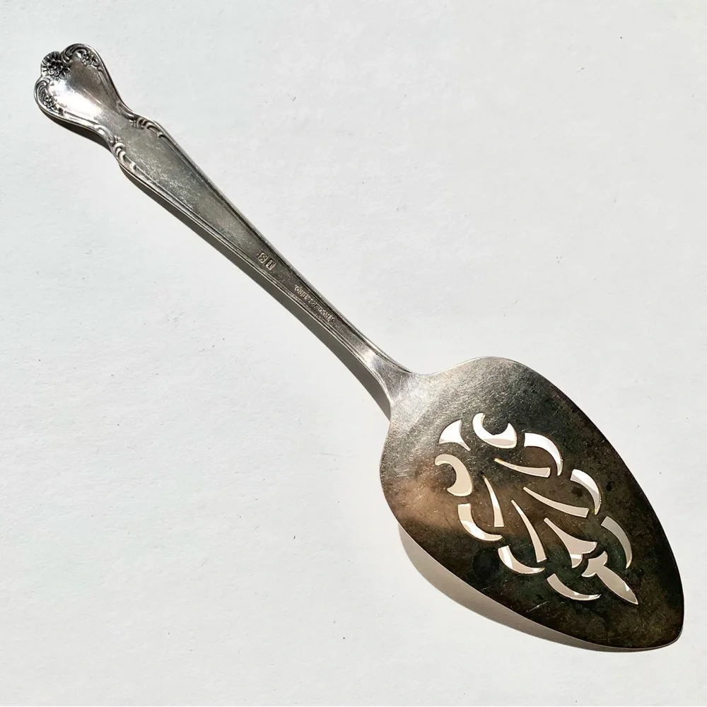 Rogers Bros Daybreak Elegant Lady Silverplate Cake Server International Silver